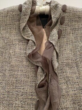 A stunning CLASSIQUES ENTIER Lightweight Jacket in tones of beige.